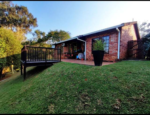 2 BEDROOM TOWNHOUSE FOR SALE IN MONTROSE